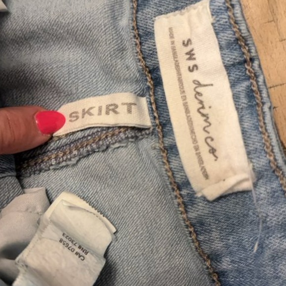 Casual Denim A-Line Skirt with Button Detail - Picture 2 of 2